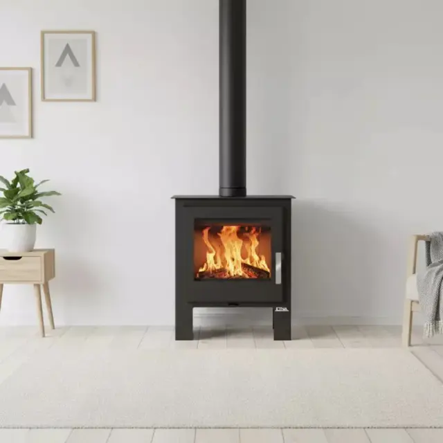 hd-holzofen-formentor-9-kw-1-1.webp Holzofen Formentor - 9 kW – Bild 1