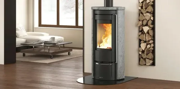 Kaminofen La Nordica Prestige Line LIU.16 mit 7,5 kW - Verkleidung: Maiolica Bordeaux