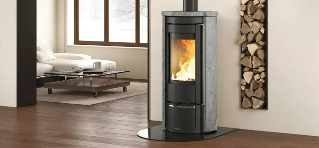 Kaminofen La Nordica Prestige Line LIU.16 mit 7,5 kW - Verkleidung: Maiolica Bordeaux