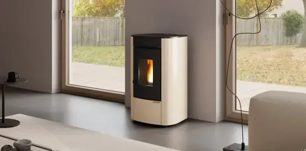 Pelletofen Extraflame Prestige Line Angelica Junior mit 7 kW - Verkleidung: schwarz