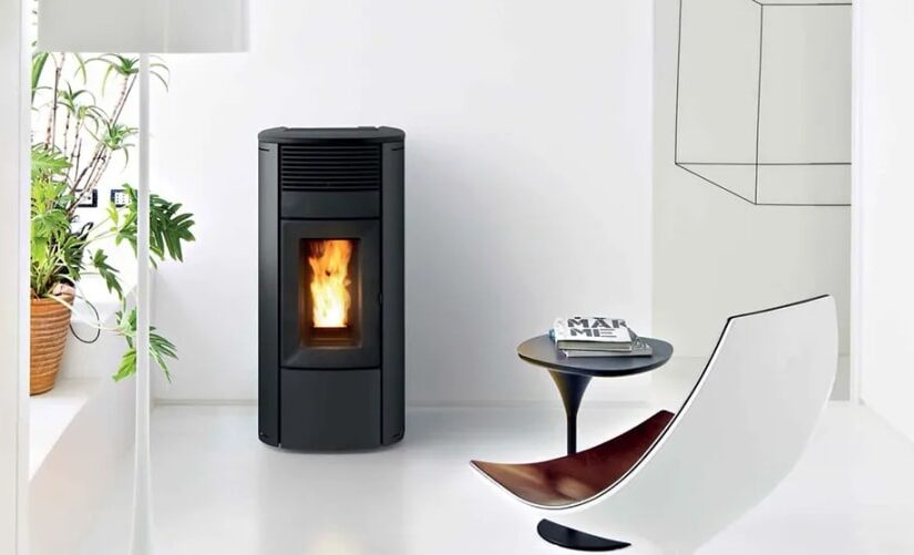 Pelletofen MCZ Club Absolute Comfort Air Matic 12 Core R - Ausführung: Top Keramik weiß + Verkleidung Stahl schwarz